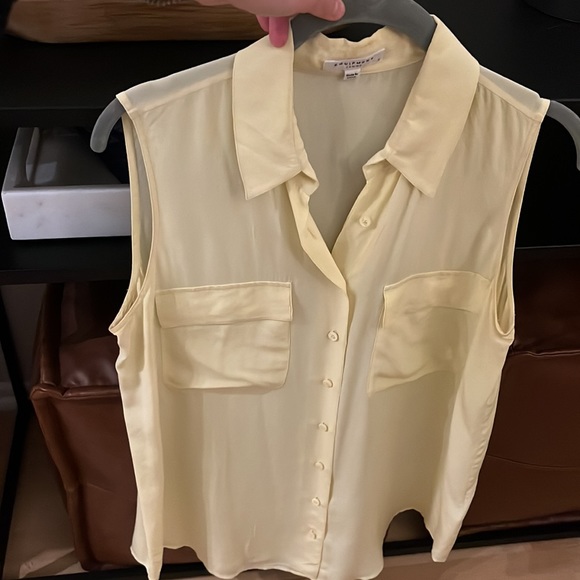 Equipment signature sleeveless blouse pale yellow silk small - Picture 3 of 5